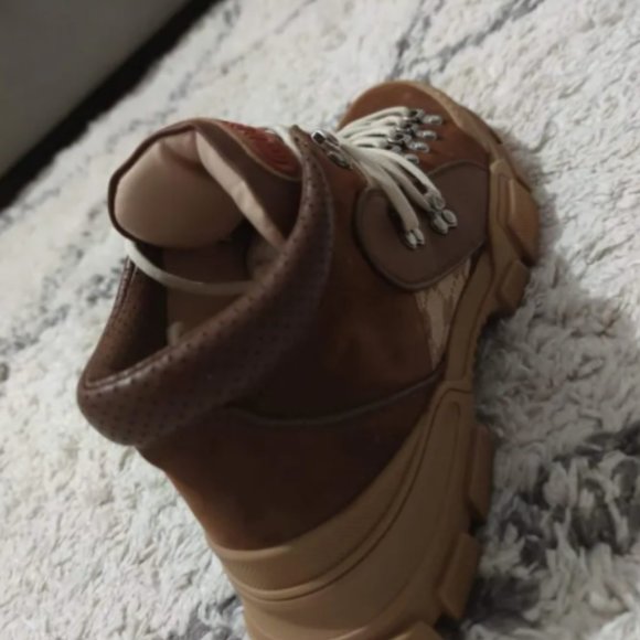 GUCCI FLASHTREK LOW TRAINERS - Picture 2 of 10